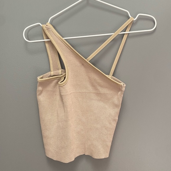 crossy top that is super flattering for larger chests👍but great on other sizes - Picture 2 of 2